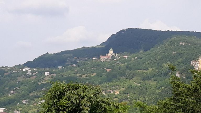 Вид на Гелатський монастир